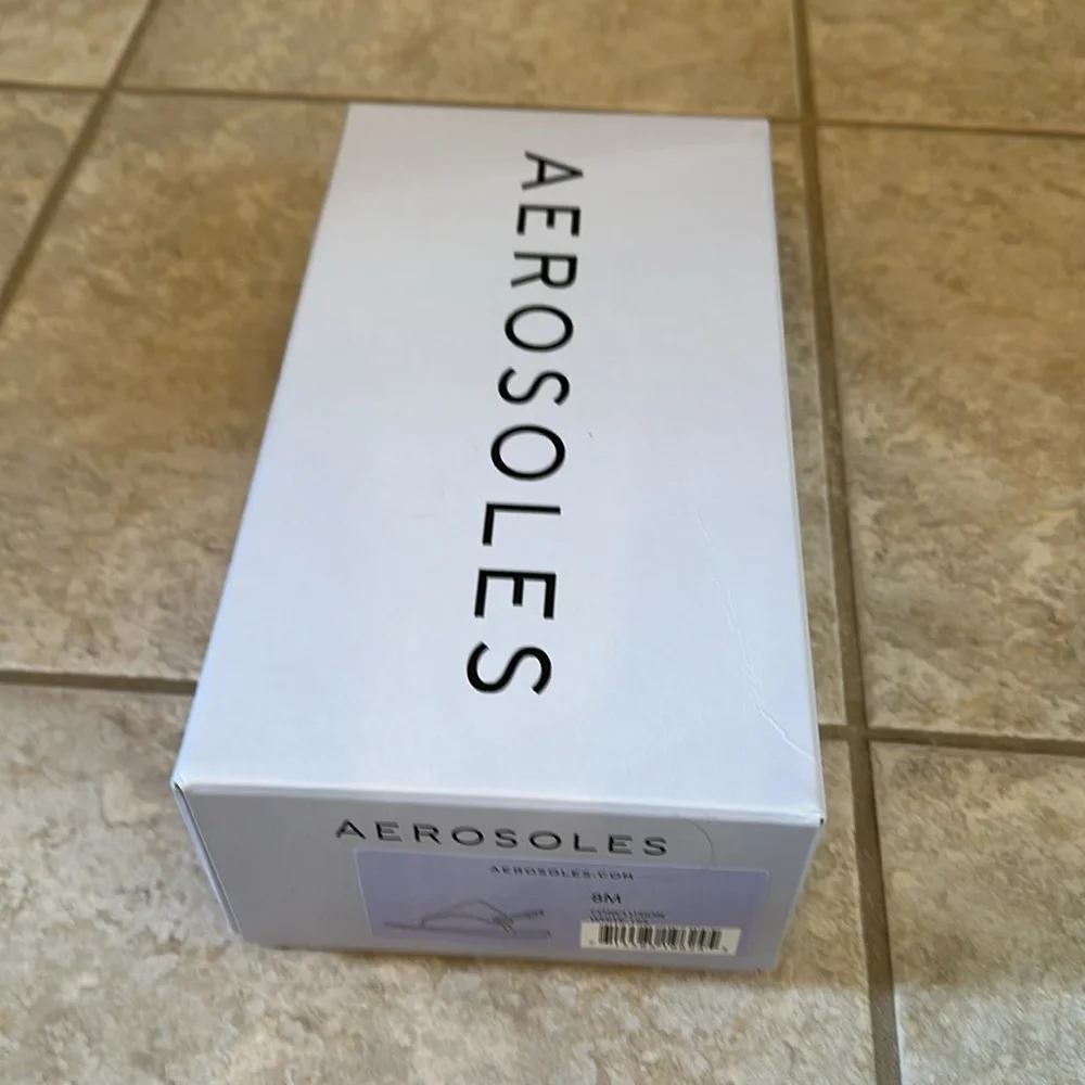 Aerosoles Conclusion Sandal
Size: 8
Color: white
Worn Once - Picture 4 of 4